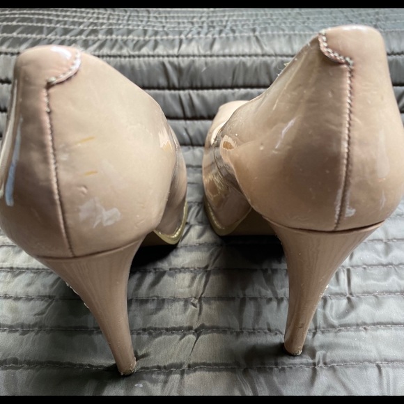 Vera Wang flesh tone patent heels - Picture 2 of 8